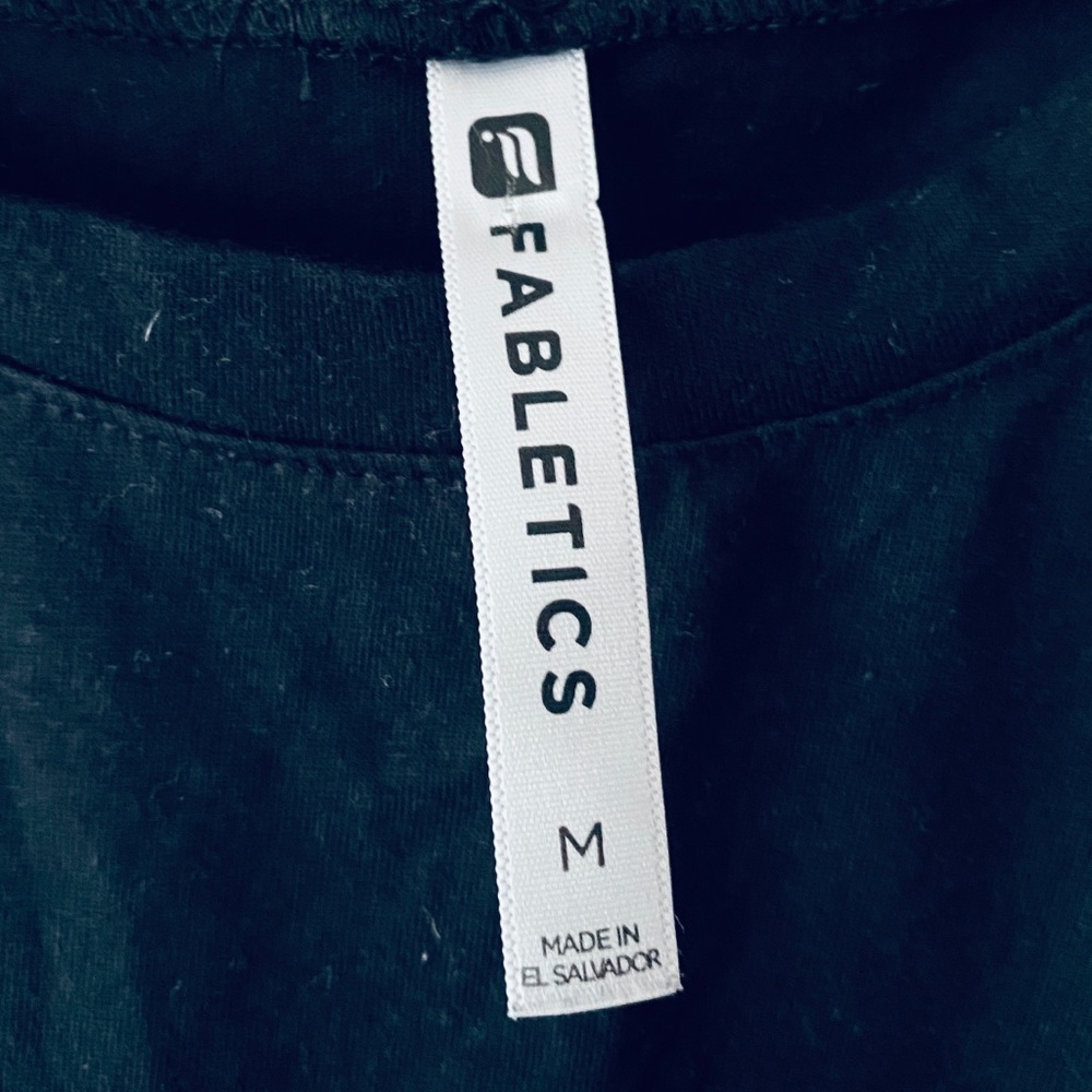 ✨ Fabletics Top - Picture 2 of 6